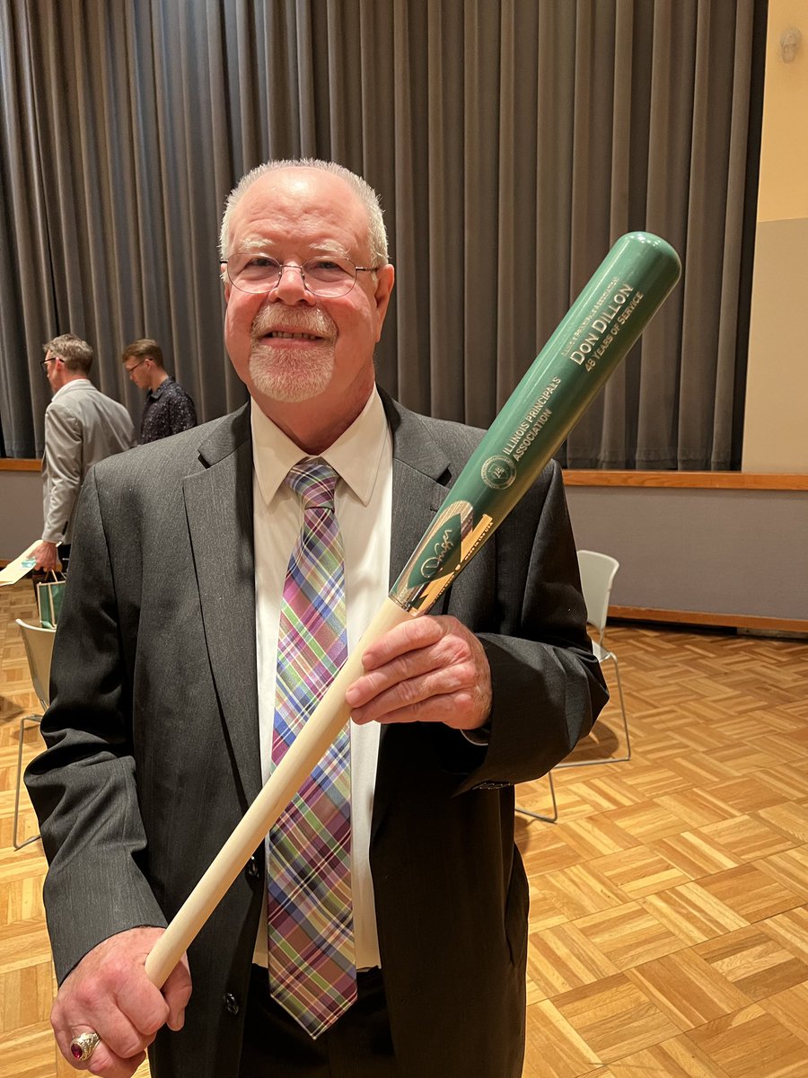 The Shawnee Region of the <a href="/ilprincipals/">Illinois Principals Association</a> celebrated some of the finest tonight! Happy retirement <a href="/dondmchs154/">donald dillon</a>.  The Shawnee will never be the same!  #lovinglongfellow