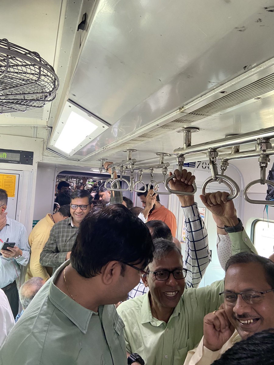 RamSavanur's tweet photo. AC trains on CR are running packed as there are few trains and rampant illegal travellers(without ticket). More trains should be introduced  and stringent checking is the need of the hour. Let the TC squad do the checking on platforms,if they cannot get into the train. https://t.co/rKn9psdnGj