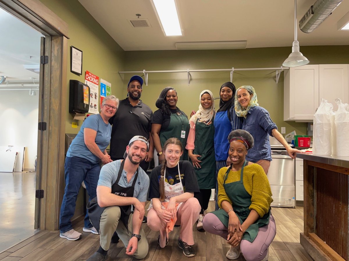 feedbuffalo's tweet photo. 🌱This #Ramadan, with help of incredible volunteers, Feed #Buffalo served 400 families with nutritional/halal meals and groceries. Let’s continue to serve the best food w/a smile despite dietary restrictions everyday. Thanks all!🌱Halal=dignity🙌🏽 #Eid2023 https://t.co/51HyEFN8g9