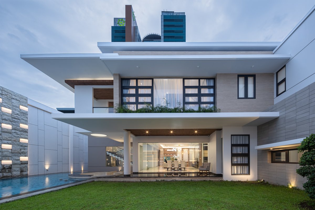 ConArchStudio's tweet photo. Exterior "ET House"

Elegant &amp; Thick Design that combines beauty and strength in one unit. From the outside, this house has a very charming appearance with a modern and minimalist feel emanating from the combination of high-quality colors and materials. https://t.co/jVegWymYMl