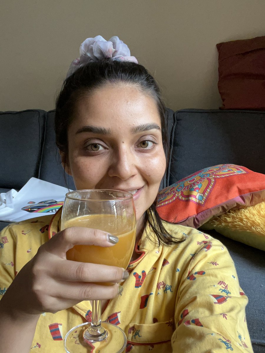mansi_srivas's tweet photo. A pic with your glass of juice ! 

#startingatrend https://t.co/DgPcIJJs7v