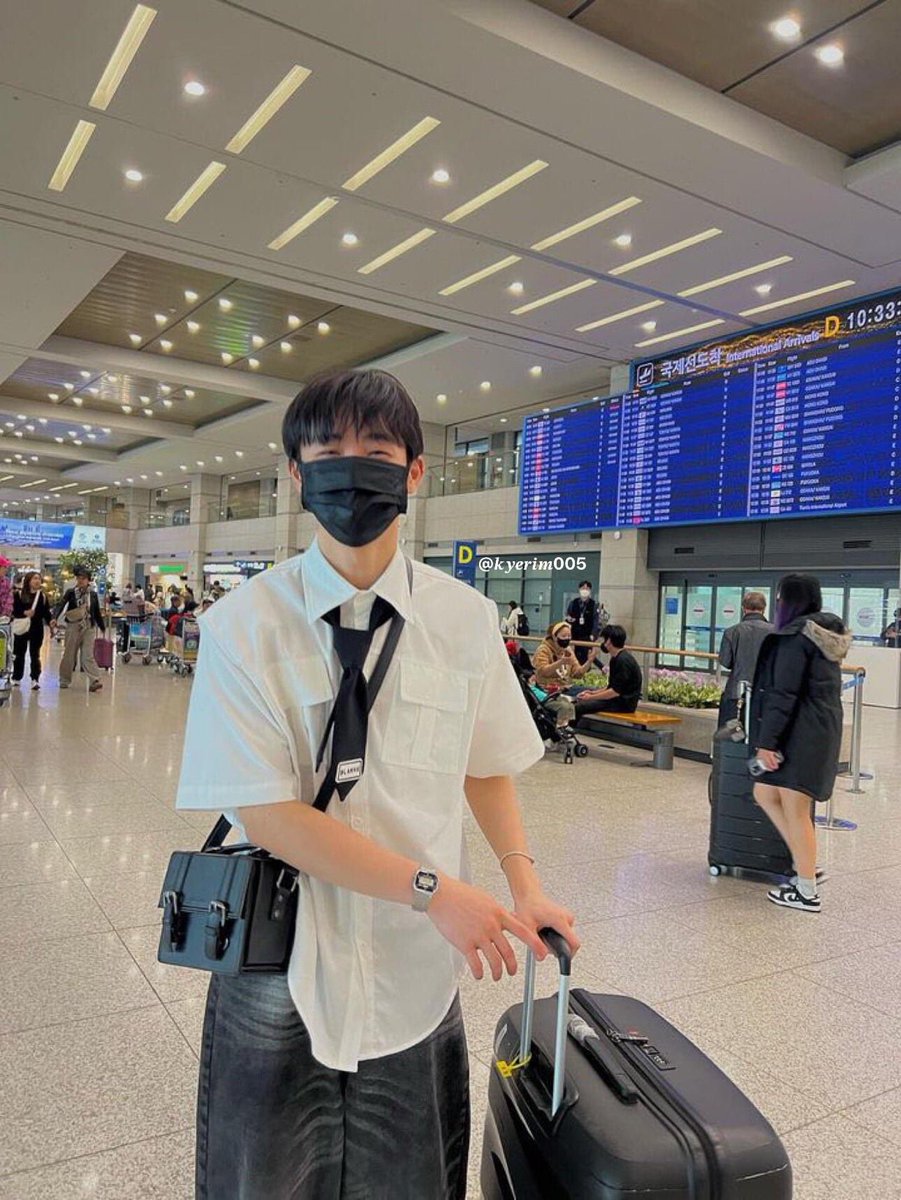 liencass_TVXQ's tweet photo. Em Công đến Hàn rồi. Vậy là tối mai chị sẽ gặp bé Đậu đúng không 🥰

 #CONG #콩 #콩심쿵 #congboysplanet #boysplanet #보이즈플래닛️  
@ on pic https://t.co/5pA9pXClBw