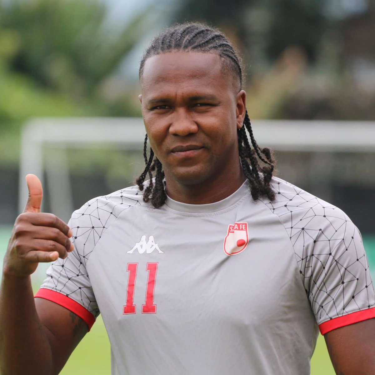 VSportsTM's tweet photo. Hace un mes, Hugo Rodallega 🇨🇴 volvió a convertir un gol en el fútbol colombiano 17 años después. Hoy facturó vs. Gimnasia 🇦🇷 para darle la victoria a Independiente Santa Fe en la #Sudamericana. Tercer gol en sus últimos 2 PJ. En julio cumplirá 38 años. https://t.co/RcoxIck6wW