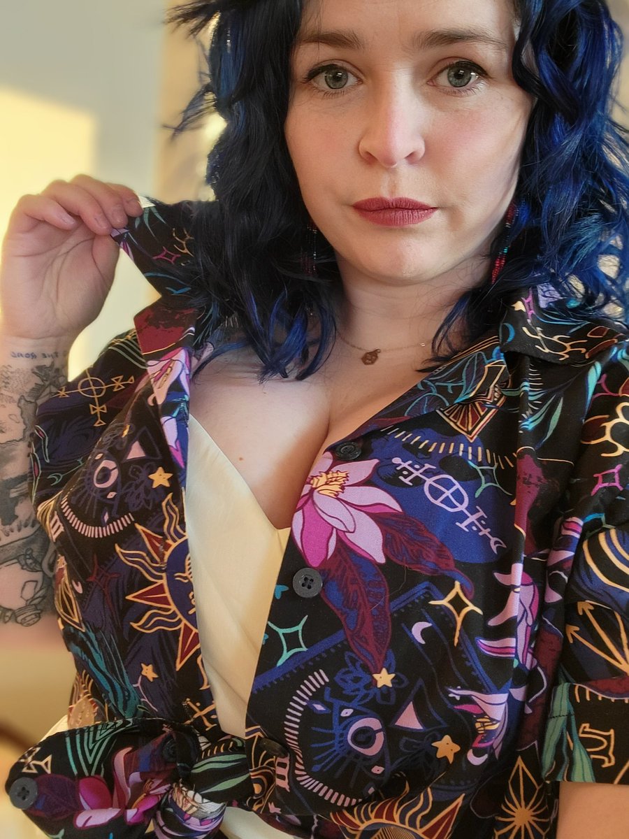 My husband and I had a photoshoot today to celebrate our 10 year anniversary, I squeezed into my wedding dress for it! Had a couple shots with my new favorite shirt ever ✨️ #criticalrole #mollymauk