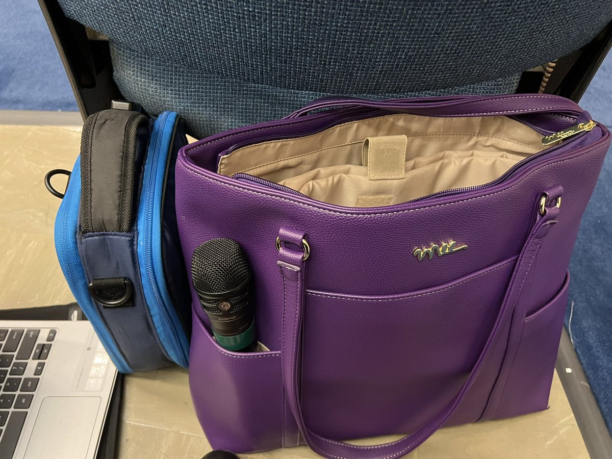 JenSantiagos's tweet photo. All smiles today at my full day interpreting assignment. And I even color-coordinated my blazer and purse!

Thank you @MaryHer96088114 for the opportunity and for trusting me with your client.

#1nt #communityinterpreter #newopportunities #hotsauceinterpreters #freedomtofreelance https://t.co/the1RT8LGu