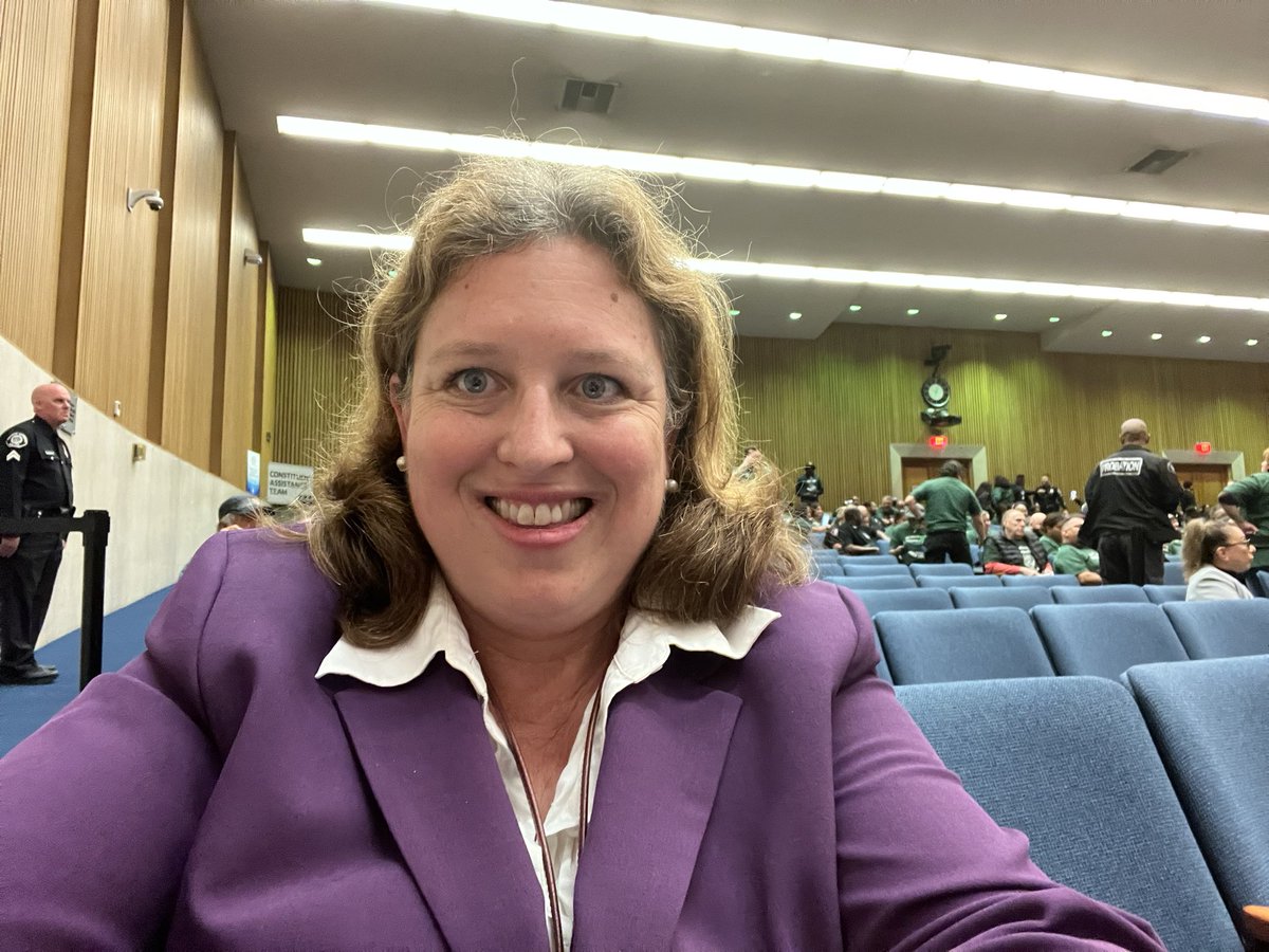 JenSantiagos's tweet photo. All smiles today at my full day interpreting assignment. And I even color-coordinated my blazer and purse!

Thank you @MaryHer96088114 for the opportunity and for trusting me with your client.

#1nt #communityinterpreter #newopportunities #hotsauceinterpreters #freedomtofreelance https://t.co/the1RT8LGu
