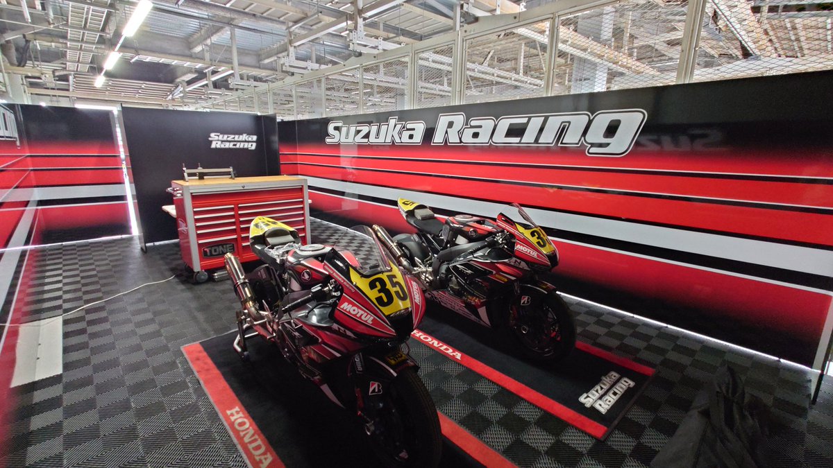 tigermaru12's tweet photo. 全日本ロードレースRd2. 鈴鹿2&amp;4
Suzuka Racing 新ピットパーテーション
いい感じに設営完了です！ https://t.co/eGd5ua0BVS