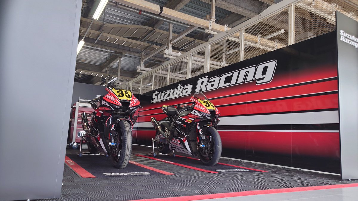 tigermaru12's tweet photo. 全日本ロードレースRd2. 鈴鹿2&amp;4
Suzuka Racing 新ピットパーテーション
いい感じに設営完了です！ https://t.co/eGd5ua0BVS