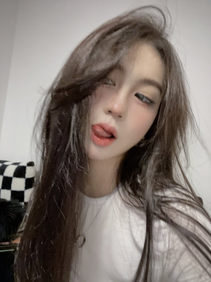 April1stism's tweet photo. GM #rainywednesday
No more 🫣murky days plz
I prefer stay at home, nestle my head deeper into my pillows🙂
#rainingdays https://t.co/nBbJoNulL1