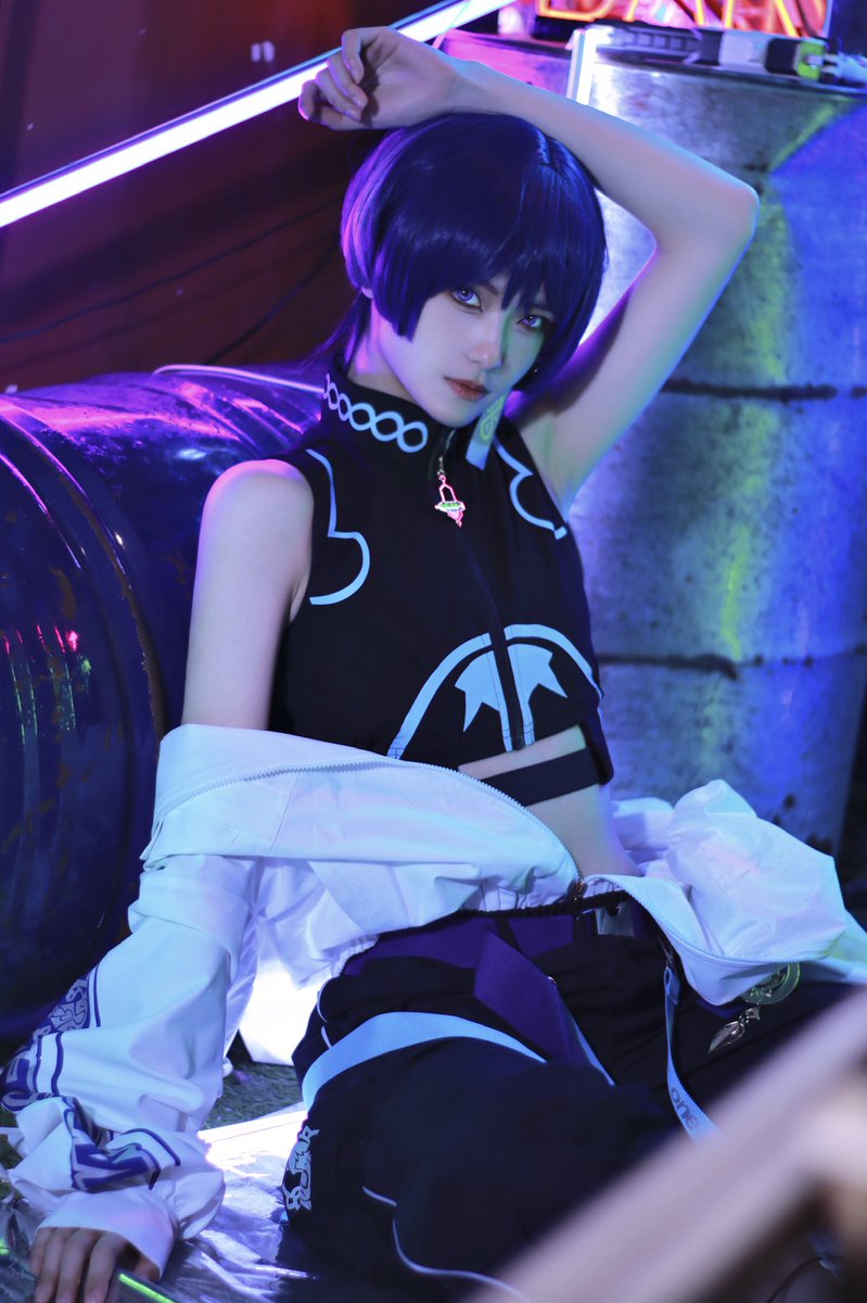 Cola_Milk_'s tweet photo. 是妈妈买了新衣服的小酷散～
#原神 #散兵 #原神cos https://t.co/6UxcomUNCP