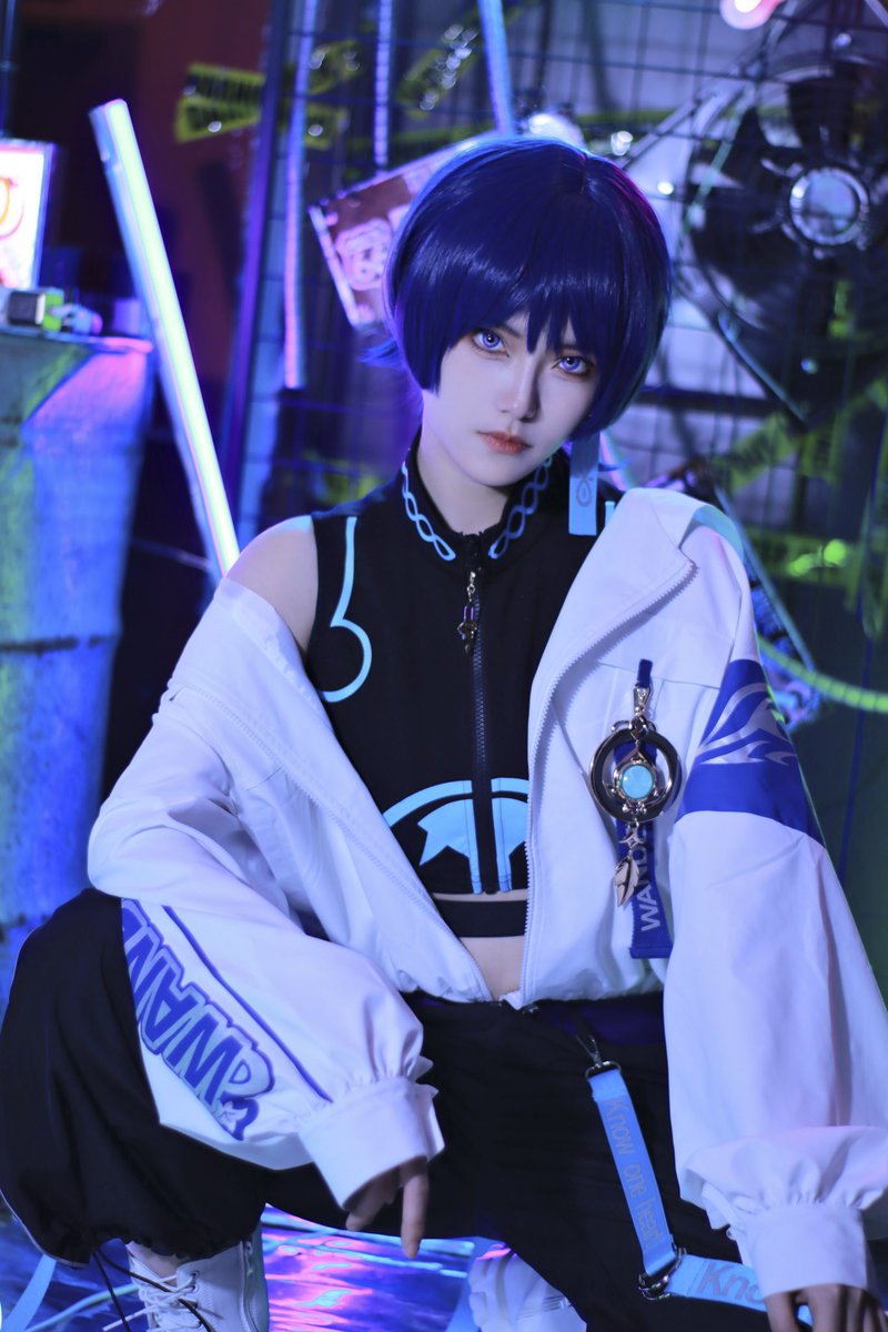 Cola_Milk_'s tweet photo. 是妈妈买了新衣服的小酷散～
#原神 #散兵 #原神cos https://t.co/6UxcomUNCP