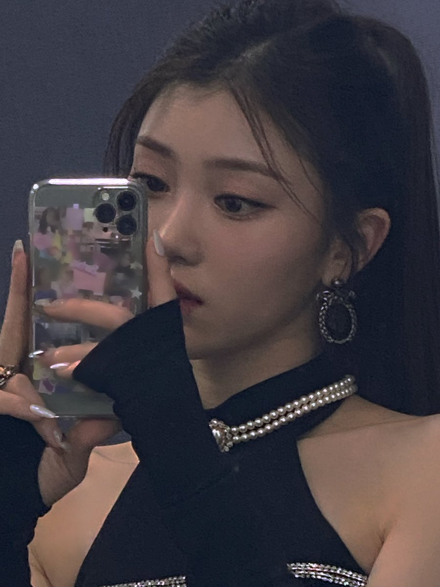 clchebul's tweet photo. Xiaoting Top 4 Best Selfies https://t.co/NvEg4oOoGd