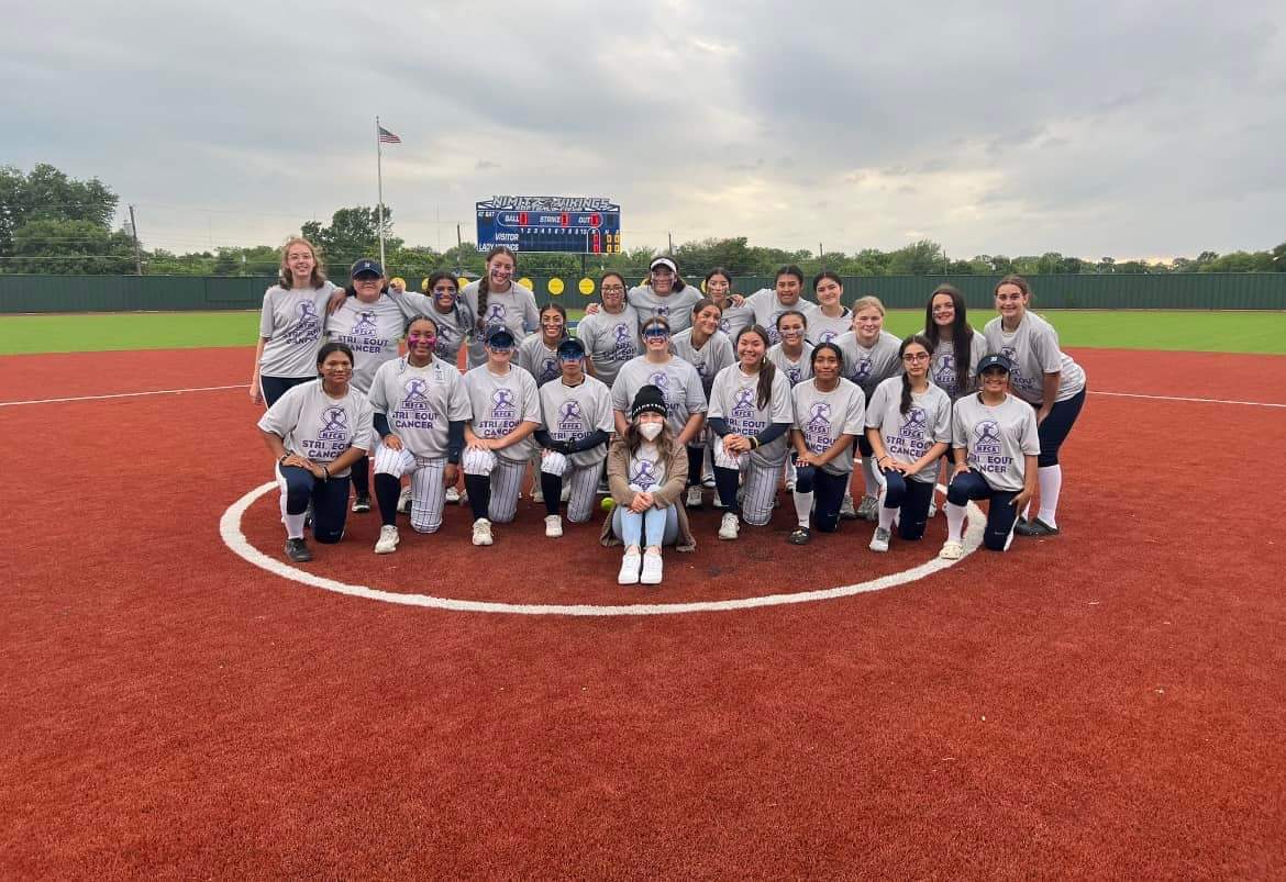 CraveyAnnabelle's tweet image. It was such a special night at the field as we played to STRIKEOUT CANCER!  Our very own Samantha Almaguer is currently batting Hodgkins Lymphoma and came out to throw out the first pitch.  Keep fighting this nasty cancer Sam, you got this!  #pray4sam #play4sam