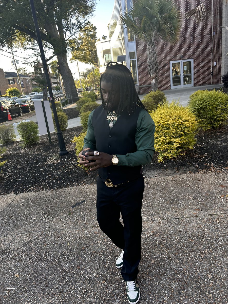 starkes_dedrick's tweet photo. “Tell My Youngin Chase Your Dream Everybody Gone Get There Chance! #Str8OutTheMud The First! Won’t Be The Last!🥇#2023 Loading……🏆 https://t.co/5ueW82VQrA