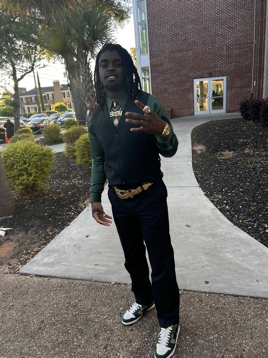 starkes_dedrick's tweet photo. “Tell My Youngin Chase Your Dream Everybody Gone Get There Chance! #Str8OutTheMud The First! Won’t Be The Last!🥇#2023 Loading……🏆 https://t.co/5ueW82VQrA