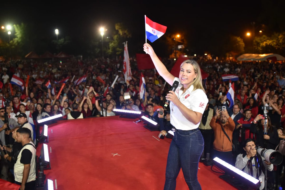 lizarellapy's tweet photo. Mi eterna gratitud en esta noche, por los meses de trabajo que no voy a deshonrar; el apoyo, el cariño y la confianza que nos brindaron desde el inicio, donde trabajamos incansablemente para llevar nuestras propuestas a cada rincón de la Capital. https://t.co/87eZMhSRyf