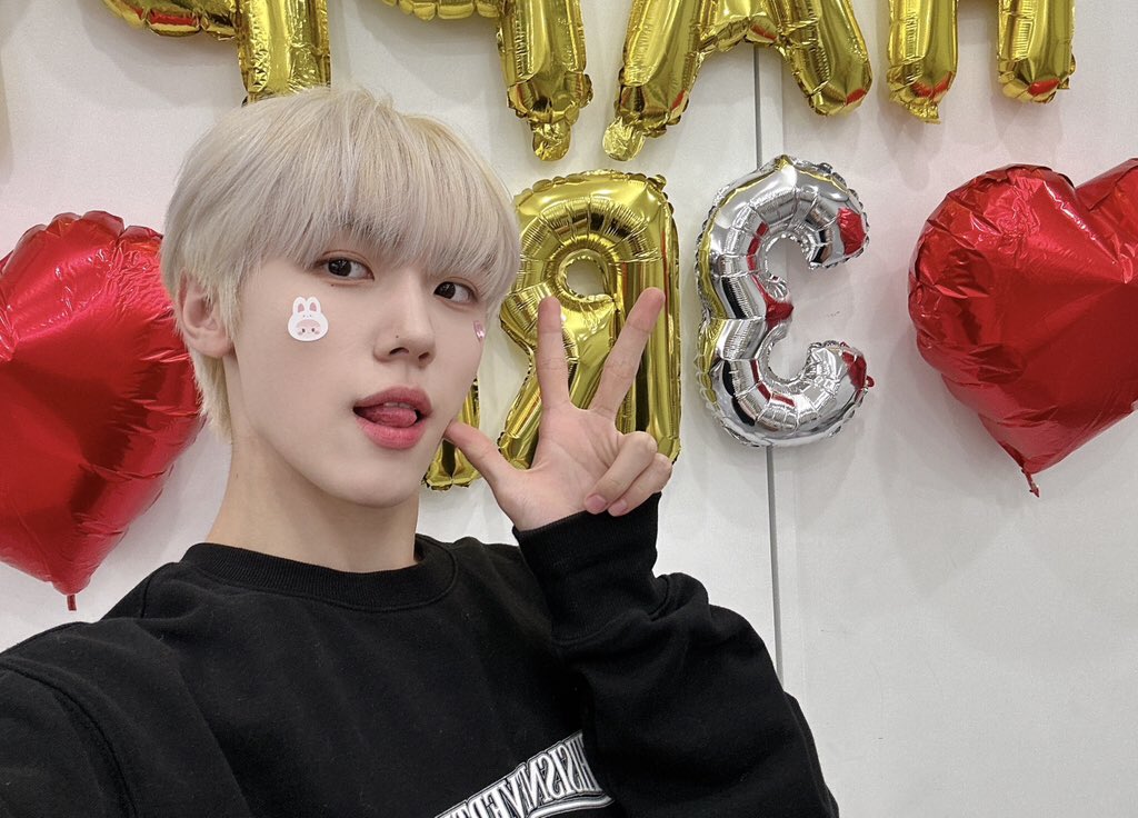 asm_daily's tweet photo. [230417] 🐰 fcf update

굿나잇 하라규💕💕 https://t.co/Ml4zVsG599
