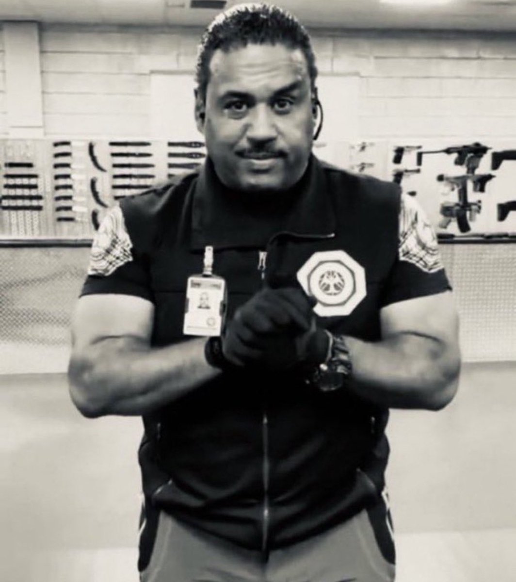 on-twitter-the-security-guard-at-the-store