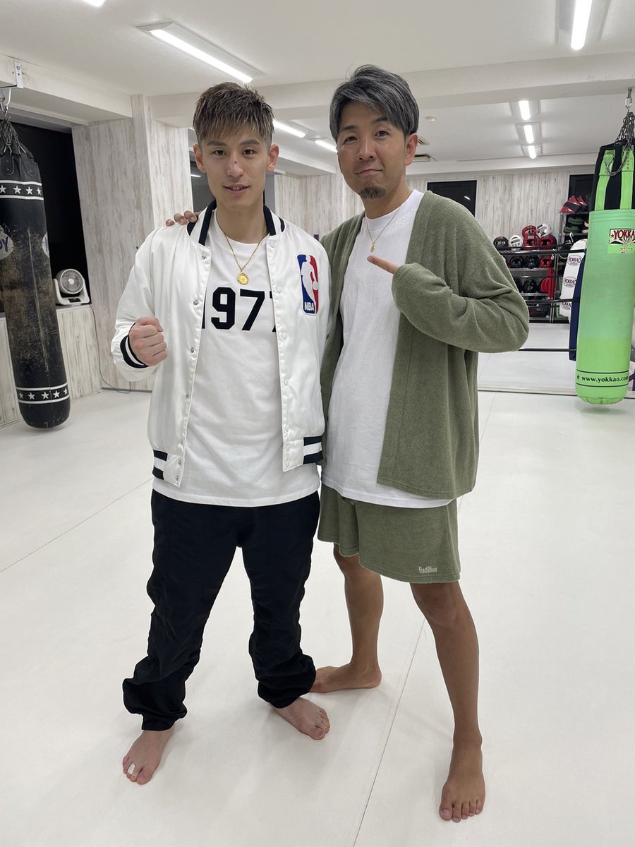 llc_wizard's tweet photo. 寺島輝選手！

１週間の京都キャンプを終了しました！

準備万端🔥

共に勝ち取ります！

共に勝利を❗

#WIZARDKICKBOXINGGYM
#LLCWIZARD
#寺島輝
#契約トレーナー
#k1wgp
#Krush https://t.co/bAnI2CdJKc