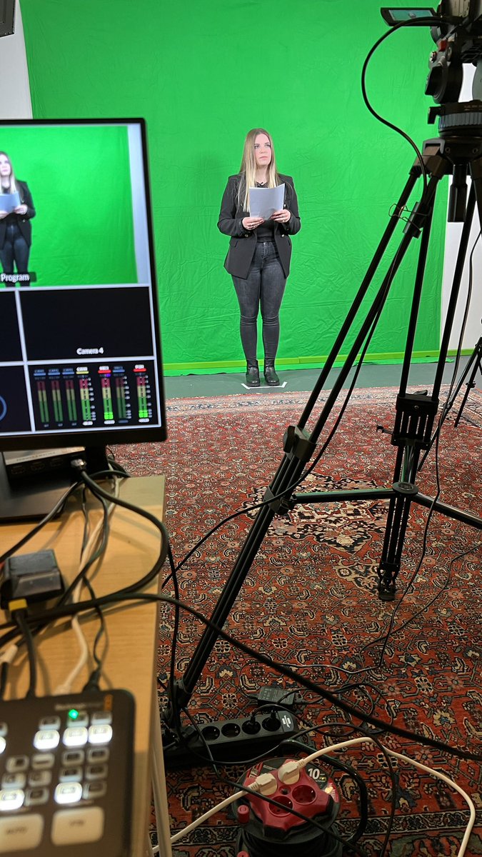 TudorStudio1's tweet photo. Greensceen opnamen i.o.v. Caro Wicher van Theater Klare Taal voor een nieuwe theater productie @Driestroom @TudorStudio1 #greenscreenopname #theaterproductie #carowicher #theaterklaretaal https://t.co/xWubzYa7Yc