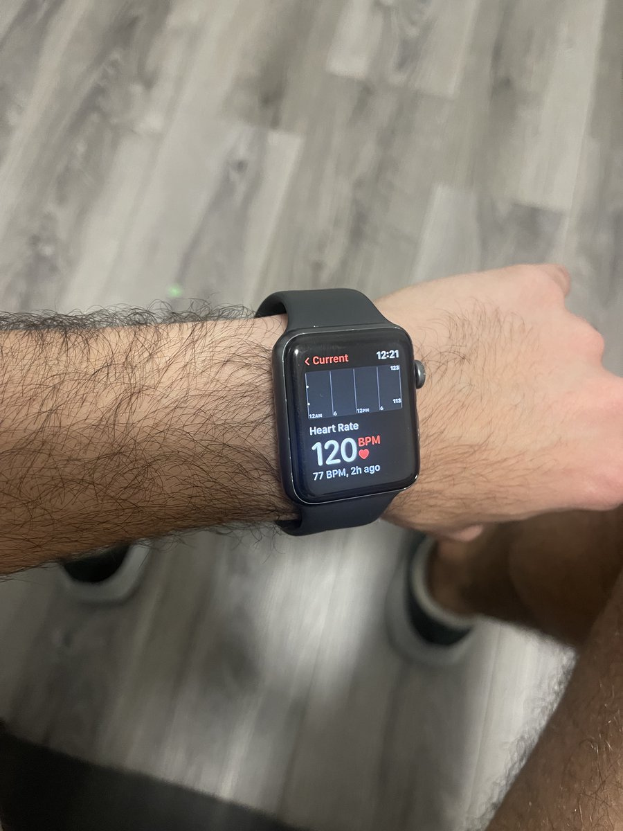 Eduard0126's tweet photo. Hey @Apple, I need money and a new watch. What if you create an app that evaluates the heartbeat and syncs with the music beat? With this, we can introduce an interactive way to balance our playlist and heart health. #wellness #4everSerie3  @Spotify https://t.co/75qogN99ck