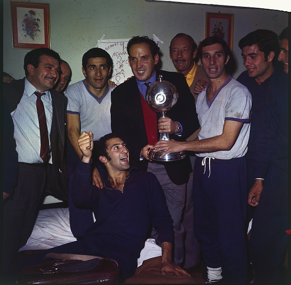 [1968] 🏆🇦🇷 Osvaldo Zubeldía, Juan Ramon Veron, Carlos Bilardo e Alberto José Poletti com a taça da Copa Libertadores