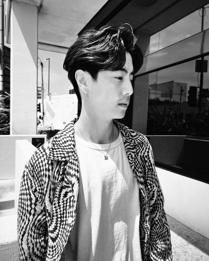withyoumarktuan's tweet photo. 230419 Hair stylist shares photos of Mark 

“A little trim for @marktuan before ASIA TOUR 🔥”

#theothersideAsiaTour
#MarkTuan #MARK #마크 #段宜恩 @dnaofficial https://t.co/wvXeLpQBcT