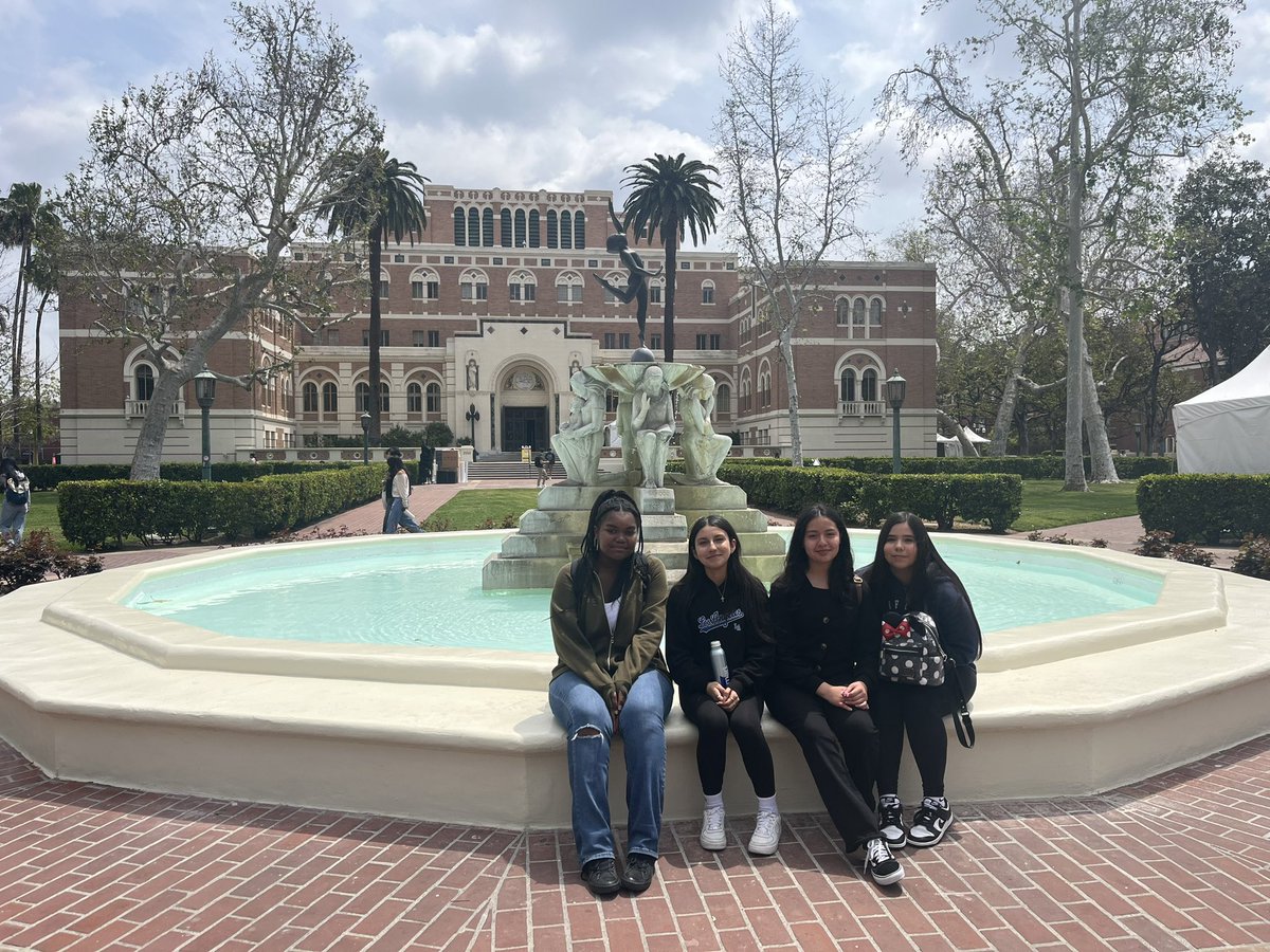 These AVID students are already looking like college students🥹. The 7th and 8th graders had fun exploring USC and making lifelong memories! #FutureReady #CollegeBound #ModelMaverick <a href="/MarchMavericks/">March Mavericks</a>