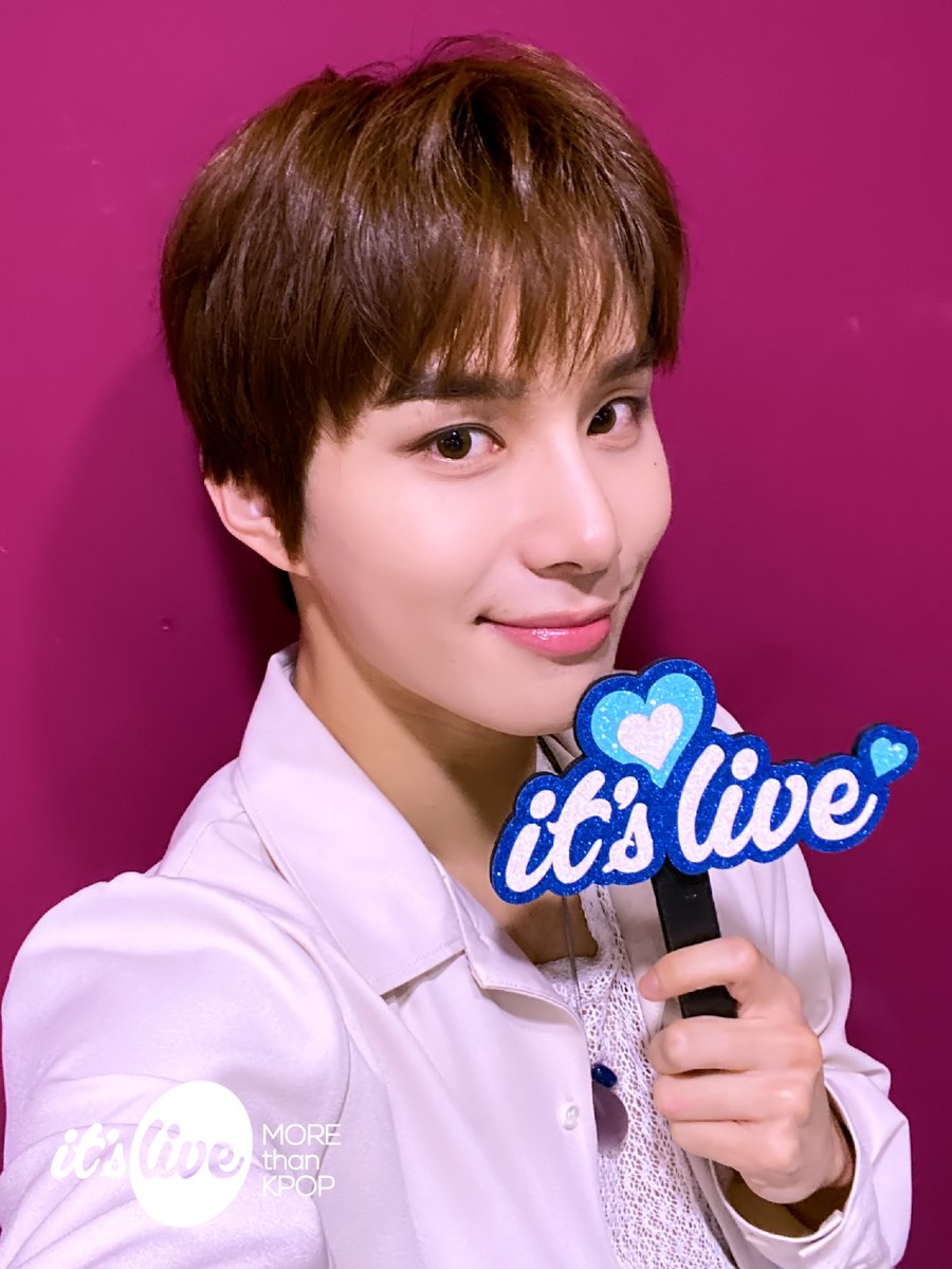 #NCT_도재정 의 #잇츠라이브 가 잠시 후 5시에 시작됩니다!📸
유튜브 it's Live 채널에서 최초공개로 만나보세요!
‘#Perfume’ 밴드 라이브 보면서 실시간 채팅 같이 달려요💚

#NCT_DOJAEJUNG - Perfume (Band Ver.)
Premieres on Youtube 'it's Live' Channel at 5PM KST TODAY!