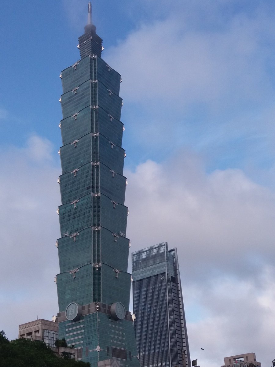 TAIWAN  101 BUILDING IN THE SKY