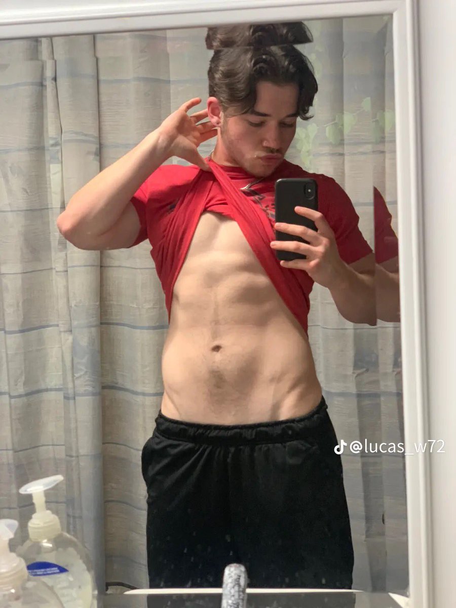 widecaboose's tweet photo. Then vs now, gonna get ripped fr https://t.co/VkqyWyVw8Z