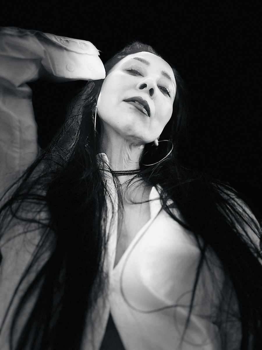 yoshikocat's tweet photo. Mood..
また、少し違う雰囲気、、
#mood 
#model 
#blackandwhitephotography 
#asianmodels 
#japanesemodern 
#relax 
#whitecat 
#naturephotography 
#hot 
#japanesemodel 
#portrait 
#naturelove 
#hawaiistagram 
#japan_of_insta
#womenphotograph 
#B&amp;Wモノクロ写真マニア https://t.co/t1pnDx8X3I