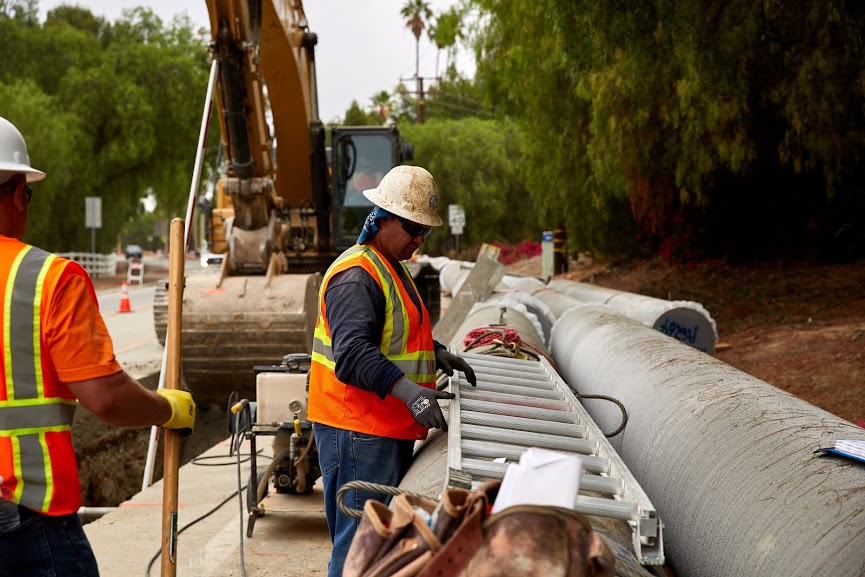 calwater's tweet photo. Maintaining & upgrading our infrastructure is a priority across all of our districts. It’s what allows us to provide 💧 that meets or surpasses 💧 quality standards. Check out the main installation project we completed on the Palos Verdes Peninsula! 🚧 👷 #ReliabilityRunsDeep https://t.co/h0yb8ANhkl