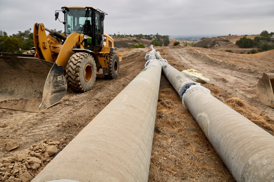 calwater's tweet photo. Maintaining & upgrading our infrastructure is a priority across all of our districts. It’s what allows us to provide 💧 that meets or surpasses 💧 quality standards. Check out the main installation project we completed on the Palos Verdes Peninsula! 🚧 👷 #ReliabilityRunsDeep https://t.co/h0yb8ANhkl