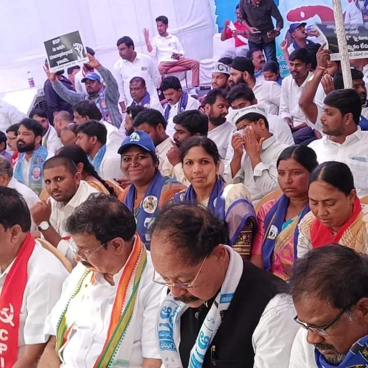 arunaqueen3's tweet photo. #TSPSCPaperLeaks కు నిరసనగా జరిగిన"నిరుద్యోగుల గోస-అఖిలపక్ష భరోసా" దీక్షకువచ్చి,విజయవంతం చేసిన నిరుద్యోగులకు,విద్యార్థులకు,అన్ని పార్టీల రాజకీయ నాయకులకు,కార్యకర్తలకు జేజేలు,జై భీం.
@RSPraveenSwaero @Murali_IASretd @ProfKodandaram https://t.co/7EnFMBzptT