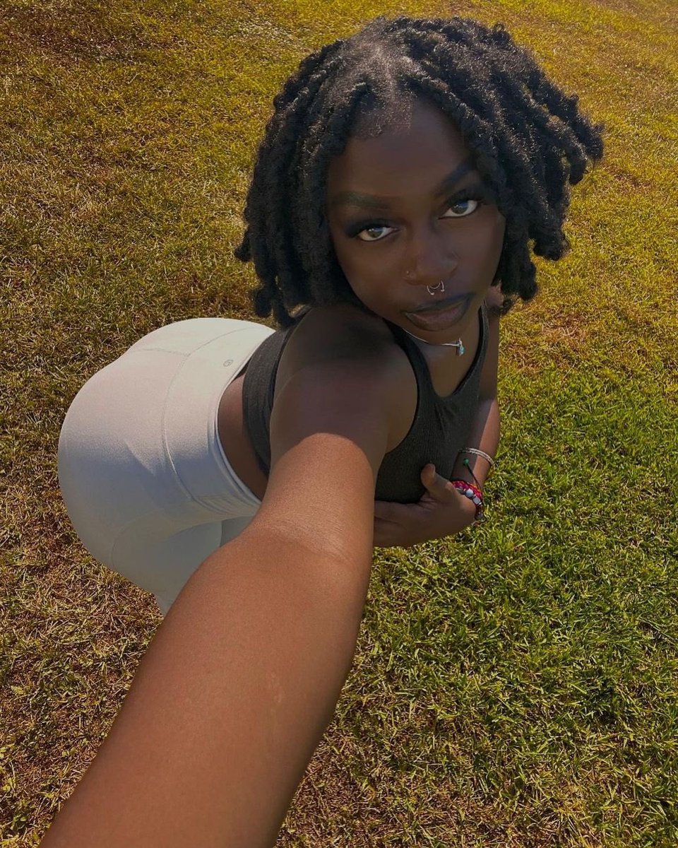18_locs's tweet photo. 🖤🤩🖤
•
📸: IG/loczwitlexi 👸
•
•
#locstyles #locs #locjourney #locstylesforwomen 
#loclove #loclivin #locd 
#melanin #locs #locbob #locs_18 #locs_18_pic https://t.co/1ux3inawX8