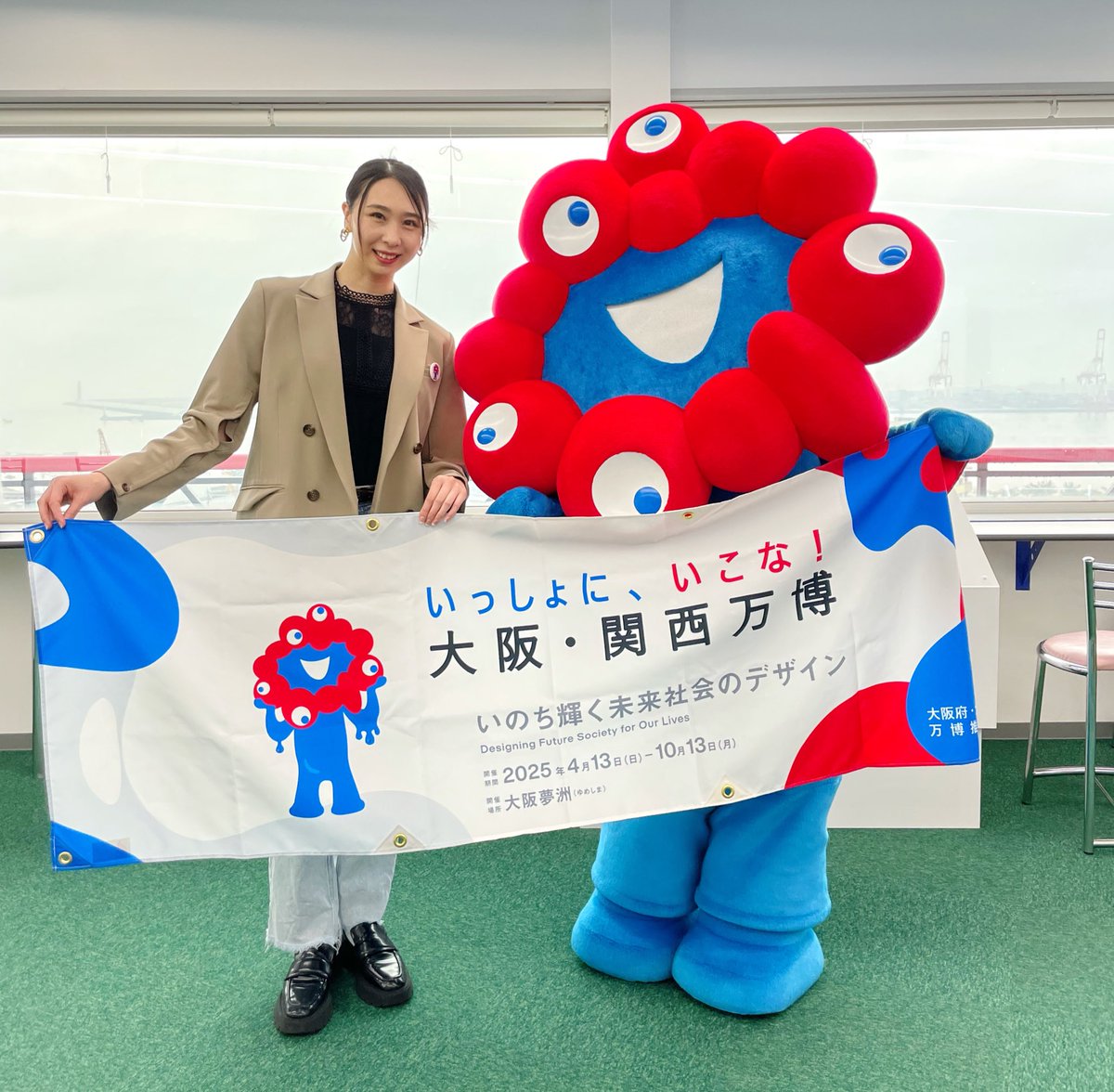 official_nagomi's tweet photo. #大阪関西万博推進局 へ訪問させて
頂きました🌸
 #ミャクミャク が出迎えてくれました😁
万博会場もビルの上から見せてもらいましたが、これから完成までが楽しみです❕
東北、青森県の皆さんにもぜひ大阪に
遊びに来てください❣️

#大阪関西万博 #EXPO
@exposuisinkyoku 
@expo2025_japan https://t.co/XEHGMbi2CL