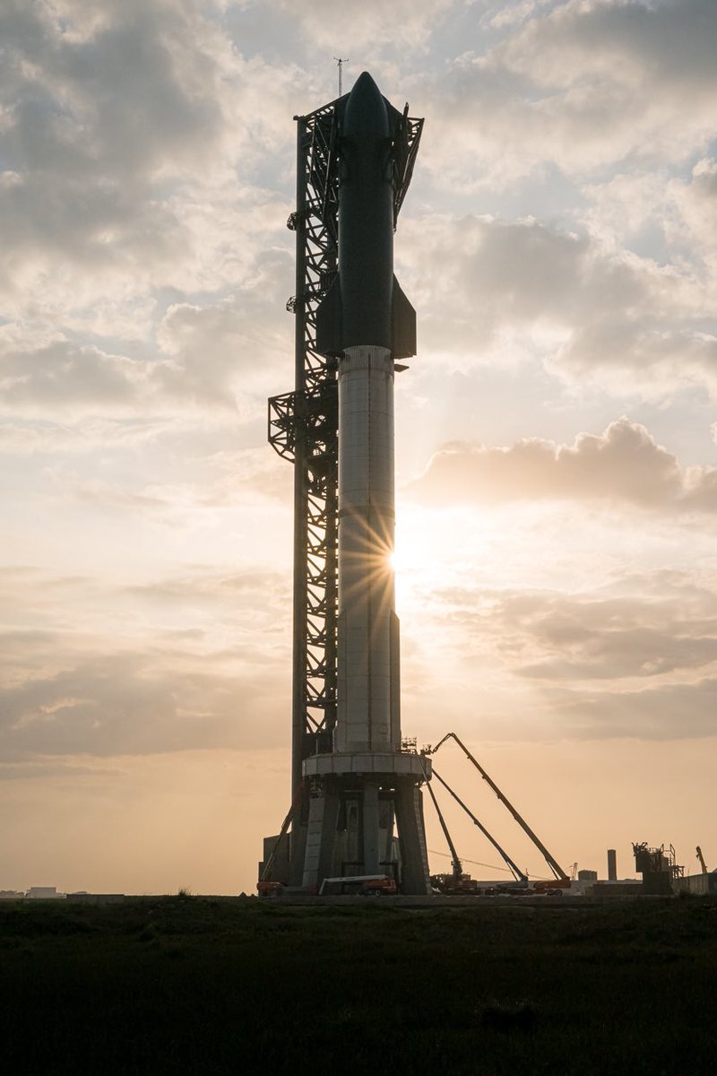 johnkrausphotos's tweet image. Starship and our star tonight