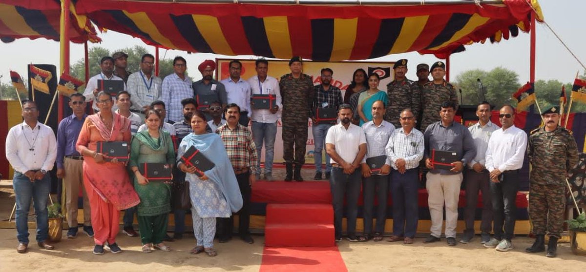 SWComd_IA's tweet photo. "Digital India- Strengthen the Knowledge Base &amp; Empower the Youth"

To augment IT infrastructure in Border areas of Gajsinghpur, #AmoghDiv in conjunction with @ViswaSanthiFndn &amp; @EY_GDSCareers distributed 100 laptops to 12 Govt Schools.

#ProjectHamdardi
#Chetakcorps
@adgpi https://t.co/zSjcWeAvTE