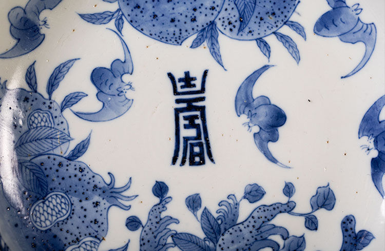 jackree88's tweet photo. Qing Jiaqing Sanduo pattern blue and white dish

View auction details, art exhibitions and online catalogs; and collections of contemporary, impressionist or modern art, #Asian antiques #Chinese art.

https://t.co/PFiikI8mOn

#Chineseauction #artauction #liveauctioneers https://t.co/XBUzfgKkEk