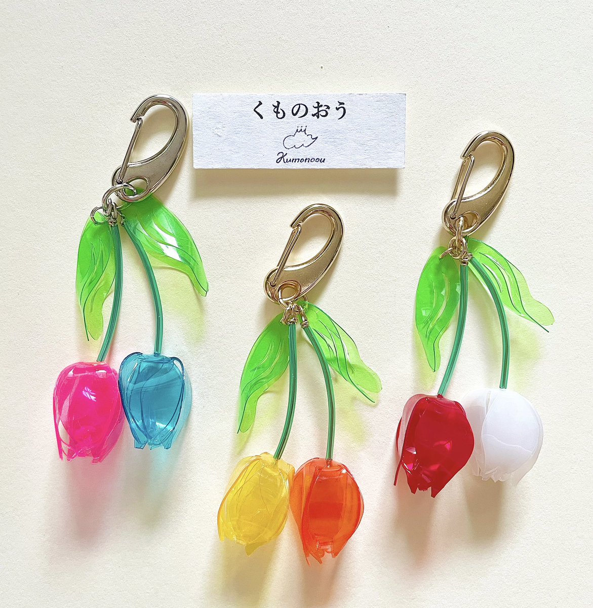 kumonoou88's tweet photo. Tulips sent to "VINYL"  @VinylTokyo 
They are now in the store🌷

I also sent the tulip keychain in the picture with the earrings.
These are the only three items.

⚠️ Vinyl pieces are first come, first served.
 #pvc  #pvcart 
 #pvcaccessory https://t.co/w0mf0S3CSV
