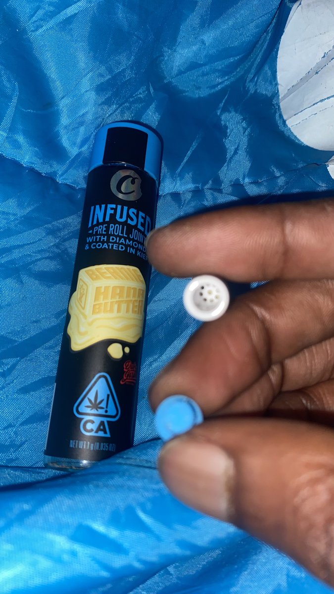 Baggzforever's tweet photo. Infused “BERNIEHANA BUTTER🧈” Preroll Joint with diamonds💎✨ & kief!! @cookiesglobal @berner415
#Cookies #CookiesInfusedPrerolls #ArroganceIsIgnorance 💽5.5.2023 #OneShotKill #GoodTripTour @wizkhalifa @smokedza @CHEVYWOODS https://t.co/FuRnfCD8po