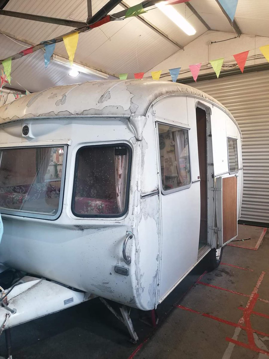TheEnglishCarav's tweet photo. On This Day 2021...
We started a new project with a Cheltenham Sable for the guys at Ginporium A very exciting new chapter for this vintage caravan.
#cheltenhamsable #ginporium #Caravanbar https://t.co/Ducf3fsFvu