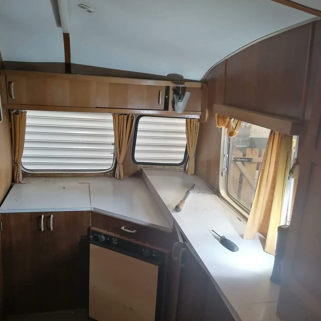 TheEnglishCarav's tweet photo. On This Day 2021...
We started a new project with a Cheltenham Sable for the guys at Ginporium A very exciting new chapter for this vintage caravan.
#cheltenhamsable #ginporium #Caravanbar https://t.co/Ducf3fsFvu