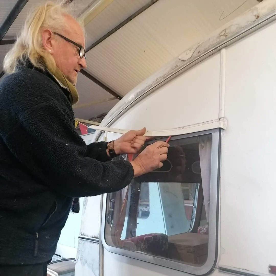 TheEnglishCarav's tweet photo. On This Day 2021...
We started a new project with a Cheltenham Sable for the guys at Ginporium A very exciting new chapter for this vintage caravan.
#cheltenhamsable #ginporium #Caravanbar https://t.co/Ducf3fsFvu