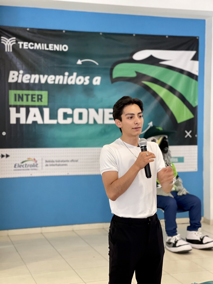 ferlop89's tweet photo. Tuvimos un padrino de lujo para este #Interhalcones de @Tecmilenio https://t.co/e4SpR3L5VG