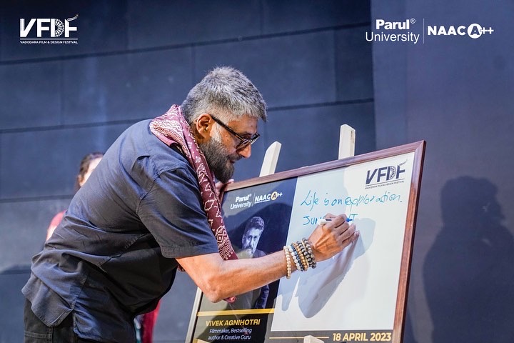 ParulUniversity's tweet photo. We kick-started VFDF today in the presence of the legendary filmmaker, Mr. Vivek Agnihotri. He conversed with the students and all the people present in the audience. @vivekagnihotri talked about his struggles, his journey, and shared his valuable learnings of life. 👏
#vfdf https://t.co/O3Pks22APh