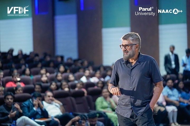 ParulUniversity's tweet photo. We kick-started VFDF today in the presence of the legendary filmmaker, Mr. Vivek Agnihotri. He conversed with the students and all the people present in the audience. @vivekagnihotri talked about his struggles, his journey, and shared his valuable learnings of life. 👏
#vfdf https://t.co/O3Pks22APh