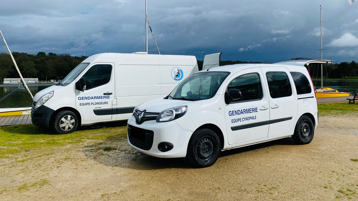 Cadets37's tweet photo. #CadetsGN |🧢 Pour la cinquième journée mensuelle des @Cadets37, l'immersion en unité a été suivie par la découverte de deux unités @Gendarmerie_037 : le Groupe d'Investigation Cynophile 🐕 et la Brigade Fluviale ⚓
1/3

📸 ACGN37 - BRI (R) Daguier et BRI (R) Palvadeau-Méheut https://t.co/3vIKTO2rUY