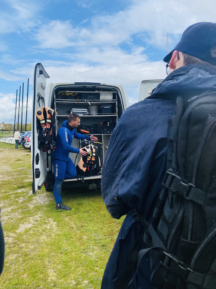 Cadets37's tweet photo. Entre démonstrations des capacités de ces deux unités, échanges avec leurs personnels 👮, les cadets ont pu découvrir ces spécialités @Gendarmerie dont la technicité est cruciale notamment lors d'enquêtes 🔍, de recherches de personnes...
2/3 https://t.co/l5oazYV83p